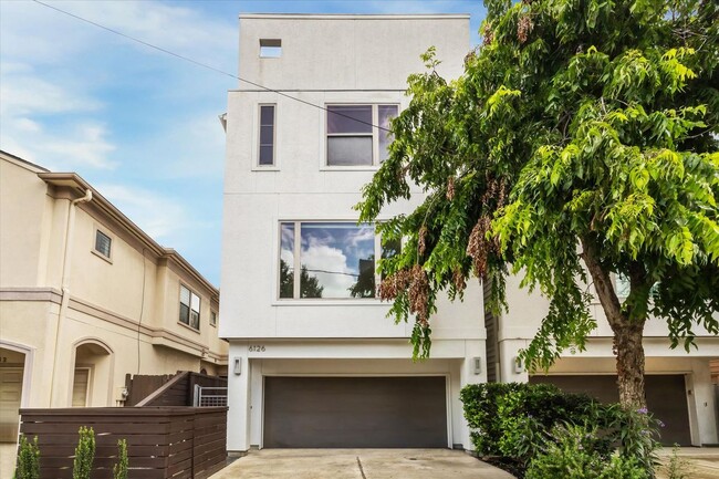 Building Photo - 6126 Clyde St