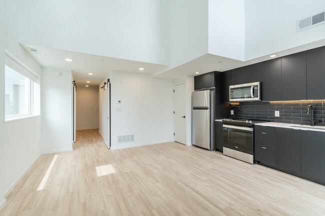 Photo - 1154 N Lee St Unidad 2