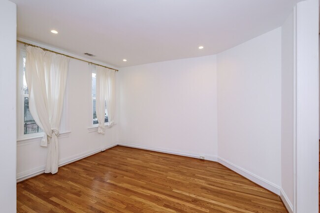 Photo - 314 14th Pl NE