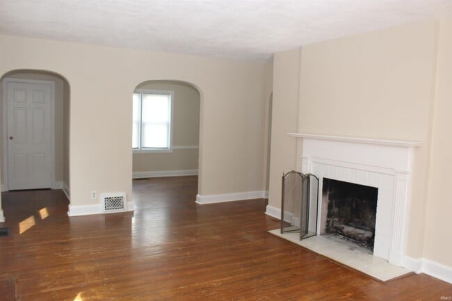 Photo - 2100 E Gum St