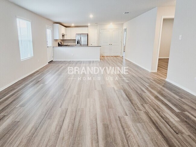 Photo - 7014 Winding Shelf