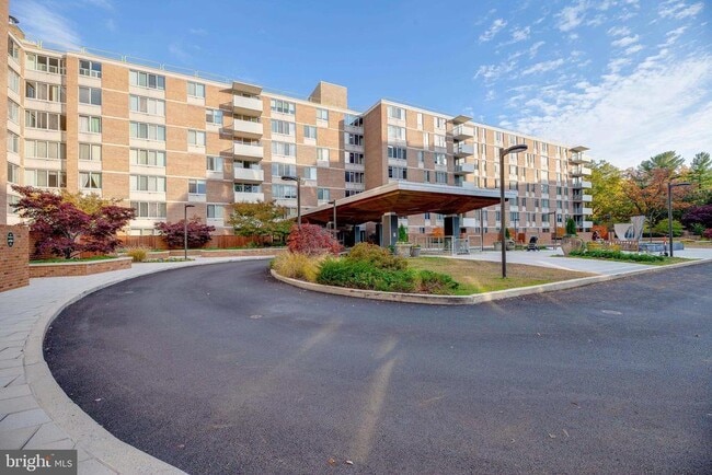 Building Photo - 2939 Van Ness St NW Unit 1243