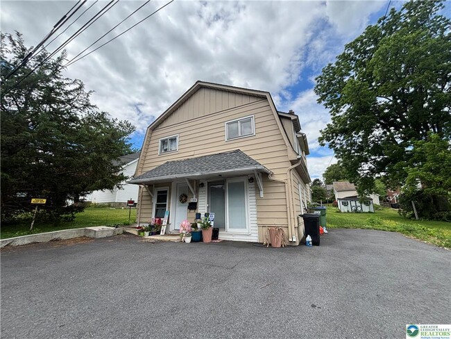 Photo - 135 N Cedar St