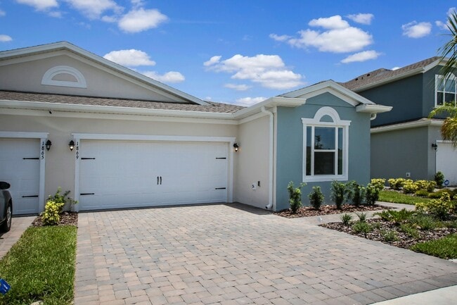 Building Photo - 3 Bedroom 2 Bath Villa in Oak Tree Pointe for RENT!