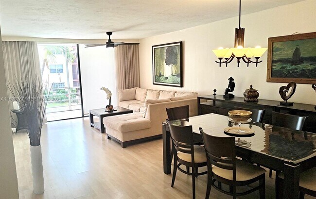 Photo - 2841 Somerset Dr Unit 215