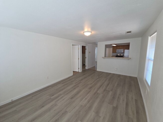 903 Railroad Ave