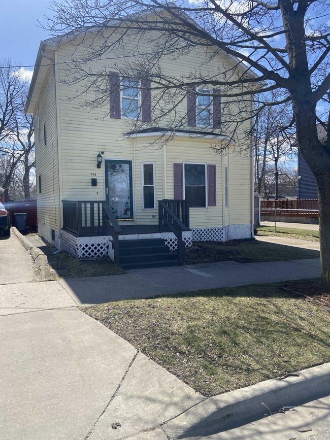 Photo - 338 Delaware St SE