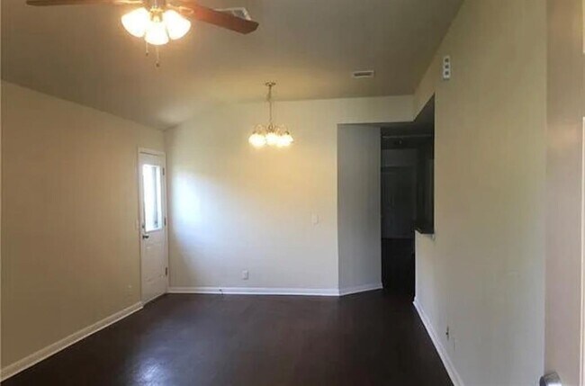 Photo - 1004 Drover's Cove