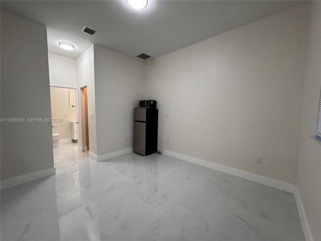 Photo - 915 NW 104th St Unit B-Back