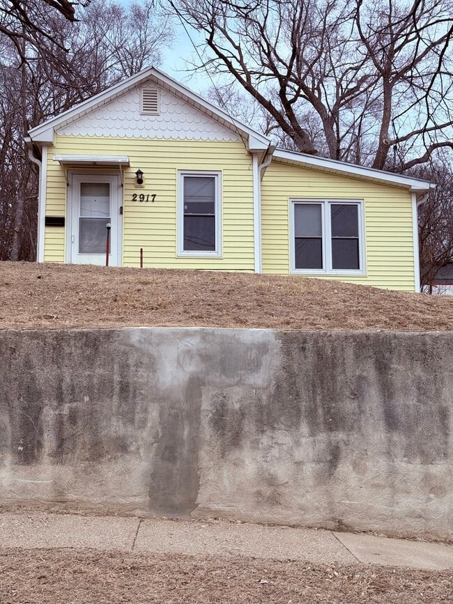 Building Photo - One bedroom house for rent!