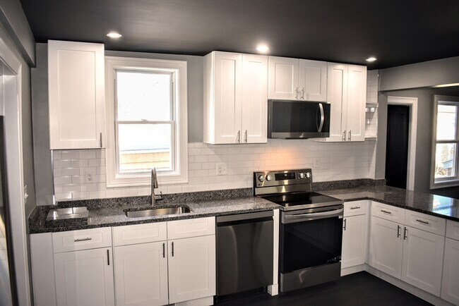 2 Sunnyside St Unit 1
