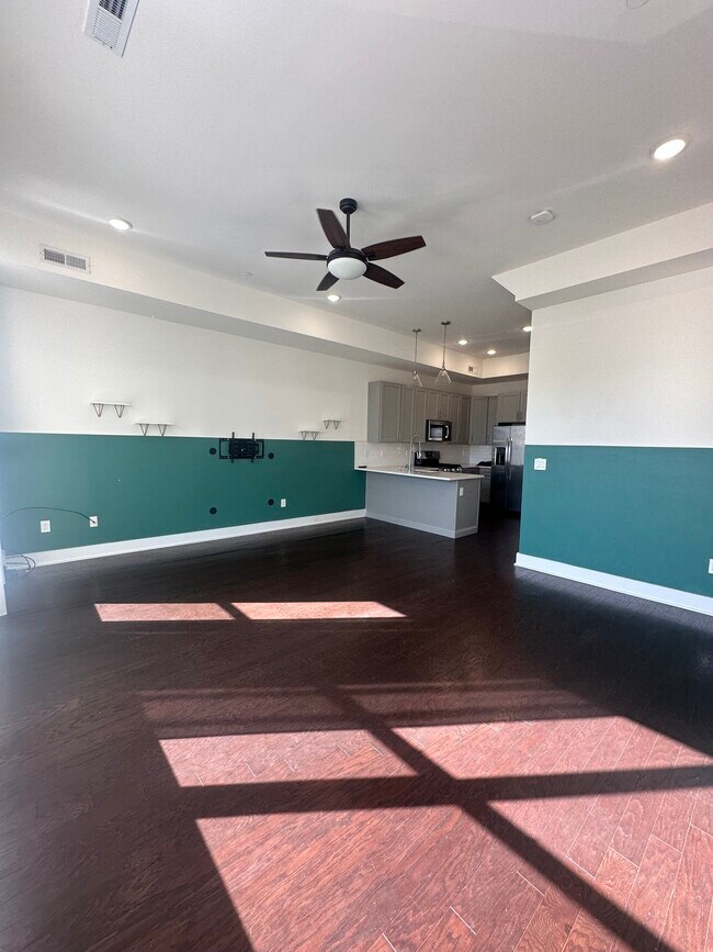 Living Room and Kitchen - 516 W Montgomery Ave Unit 3