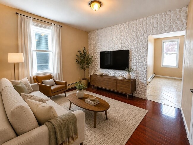 Building Photo - 804 27th St Unit 2