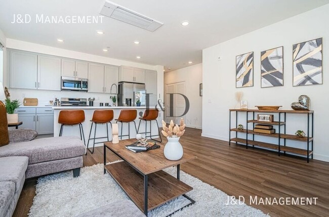 Building Photo - 5559 Lauretta St Unit 302