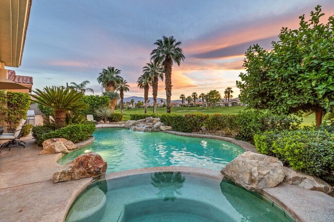 Building Photo - 727 Arrowhead Dr