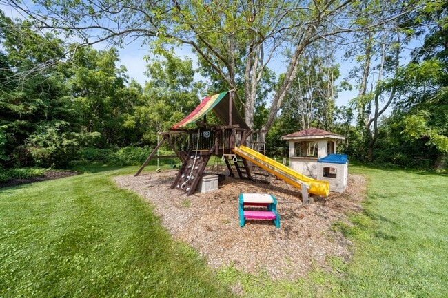 Building Photo - Lake Geneva Family-Friendly Furnished Home...