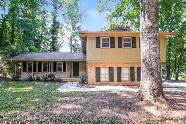 Building Photo - 2115 Pine Knoll Cir NE Rental