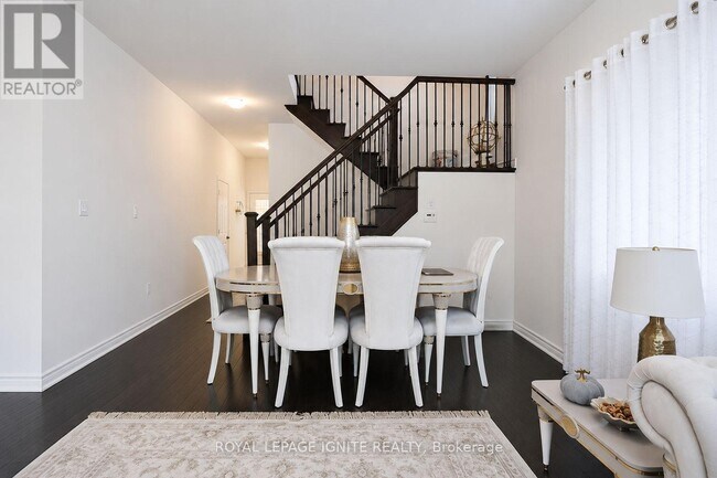 Photo - 28 Foxberry Rd