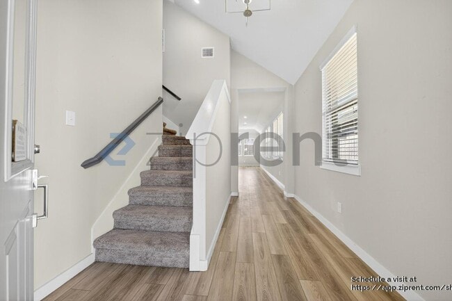 Photo - 413 Honeyhill Dr