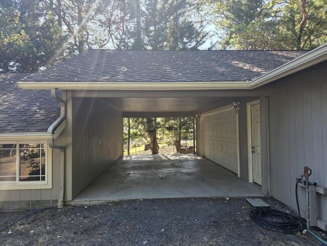11020 N Applegate Rd