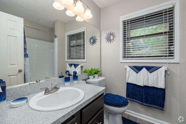 2BR, 2BA - 1,005SF - Master Bathroom