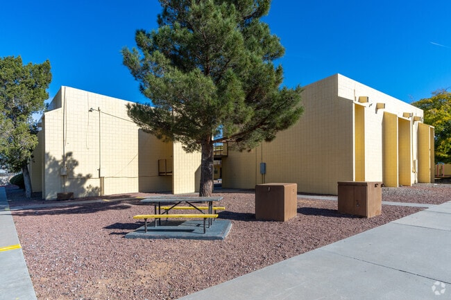 La Mirada Apartments