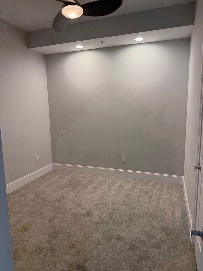 Photo - Your Dream Downtown Condo Awaits! Unidad 1