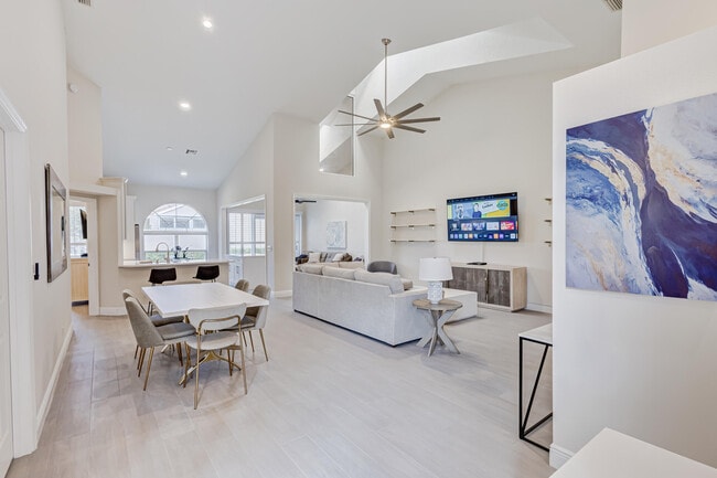Photo - 802 Sabal Palm Ln
