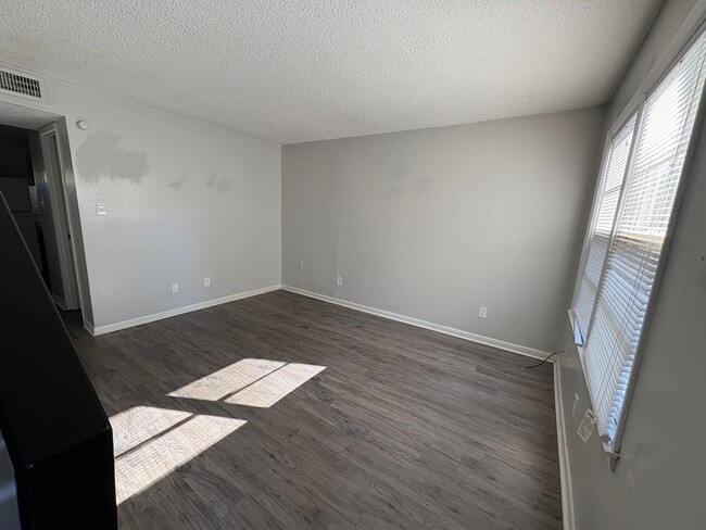 Building Photo - 131 Wall St Unit 108