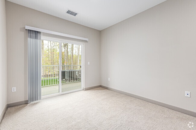 2BR, 2BA - 953SF - Primary Bedroom
