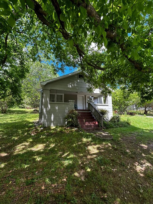 Building Photo - 229 E 54th St