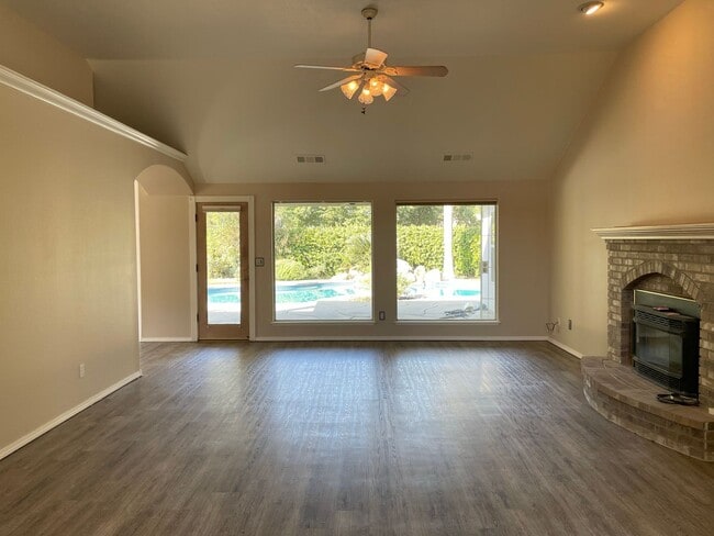 Photo - Beautiful South West Visalia home Near El Diamante school with a pool!!