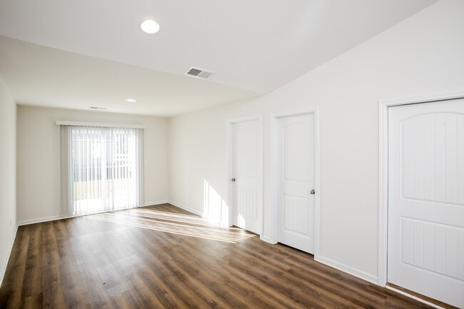 Photo - 475 Conifer St