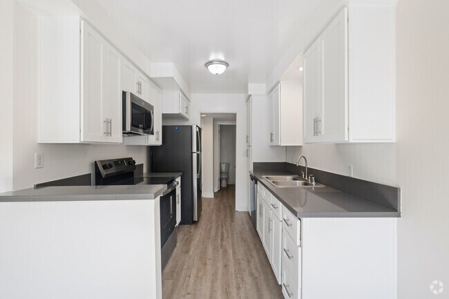 2BR, 2BA - 1,400SF - Kitchen