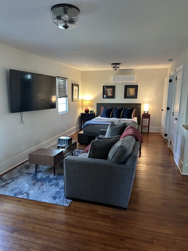 Photo - 2000 Rugby Ave (College Park, GA)
