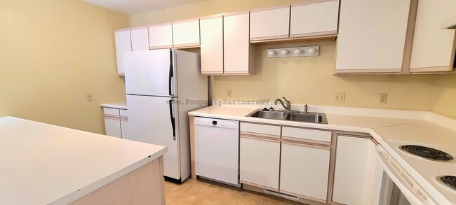 Building Photo - 305 Prairie Ave Unit 307 Prairie