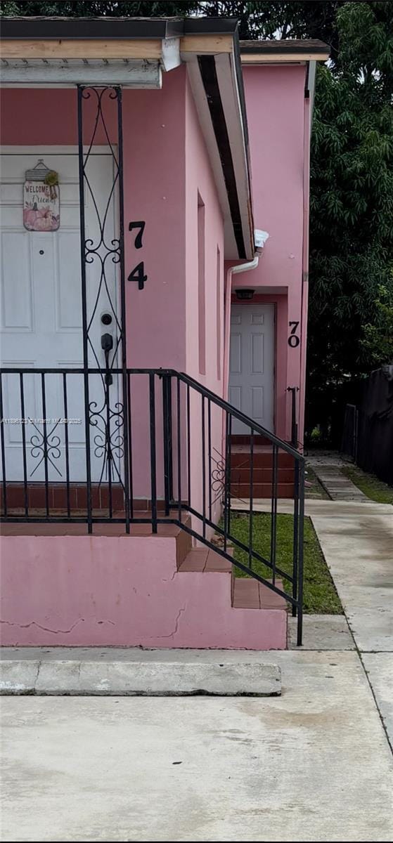 Building Photo - 74 E 17th St Unit 70