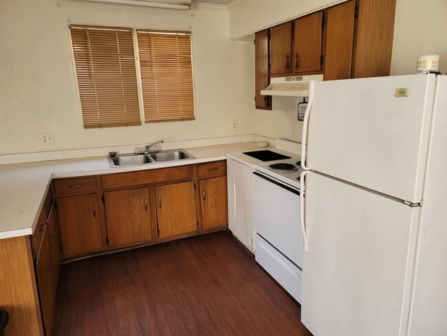 kitchen - 420A Crout Rd Unit A