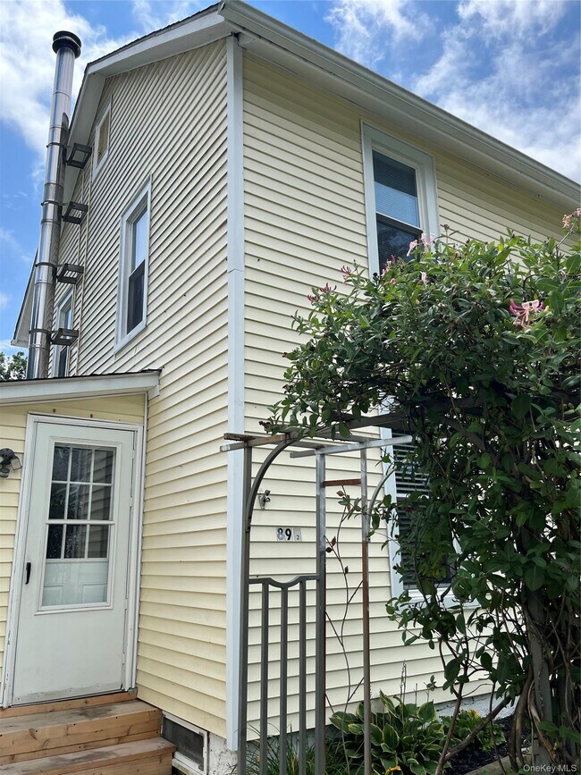 Photo - 89 N Montgomery St