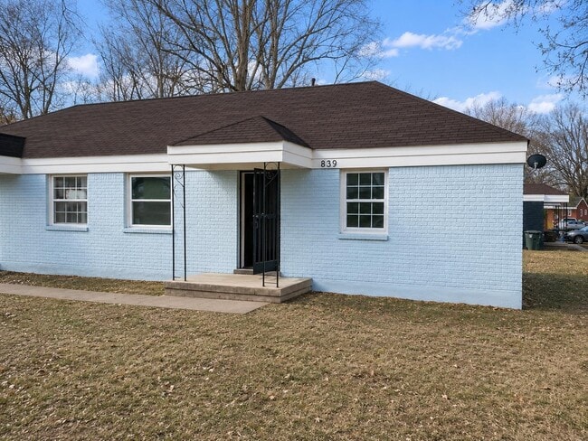 Building Photo - 839 LEON Pl