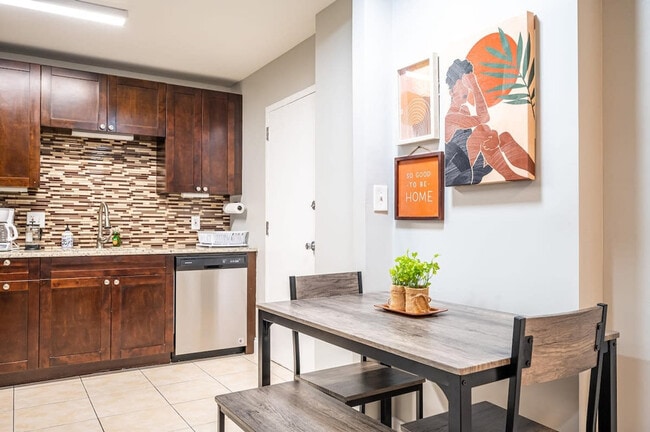 Photo - 215 Piedmont Ave NE Unidad SI ID1299351P