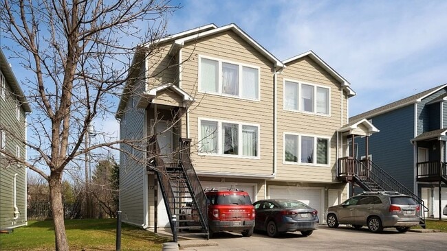Building Photo - FULLY GUTTED & RENOVATED 4-Bedroom Condo N...