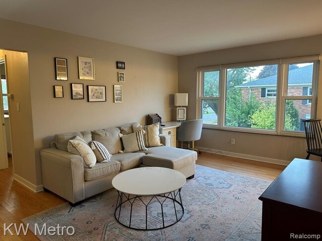 Photo - 17560 Mack Ave Unit 18