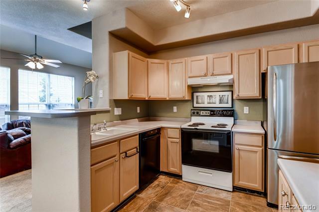 Cocina - 8361 S Upham Way Unidad 104