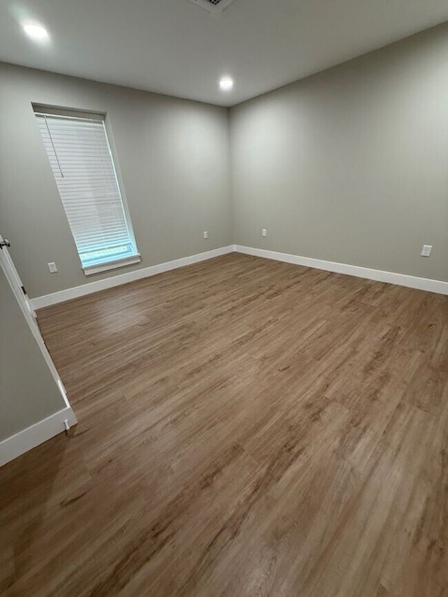 Photo - 1910 Springfield Rd Unit 202