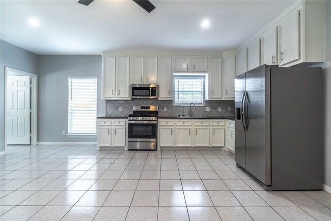 Photo - 1122 Ryon St