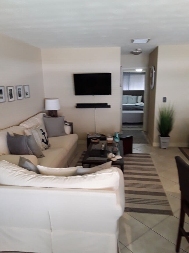 Photo - 2881 NE 32nd St Unidad 118