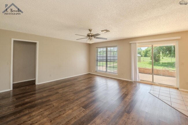 Photo - 1118 Crescent Ln