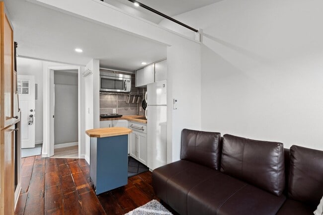 Photo - 1 Bath Furnished Studio in Woodlawn!