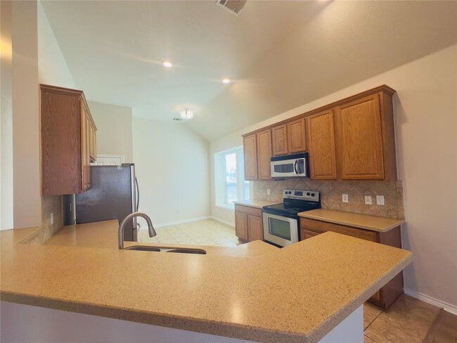 Photo - 3932 Links Ln